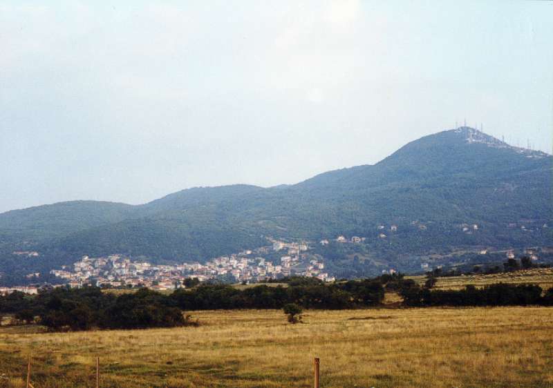 24. Το χωριό και το βουνό Χορτιάτης.