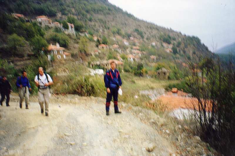 31. Το χωριό Σκοτεινά στην αρχή της ανάβασης.