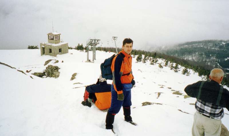 28. Στην κορυφή Λαϊλιάς με φόντο το λιφτ του ομώνυμου χιονοδρομικού κέντρου.