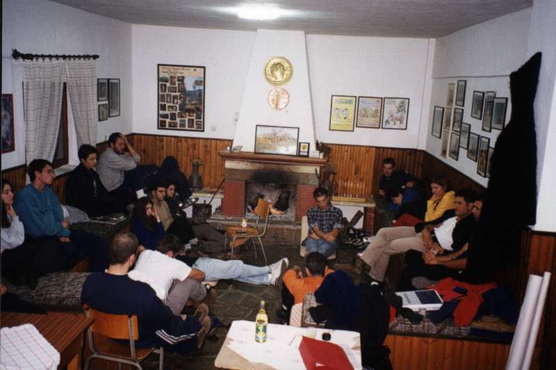 18. Στο πλαίσιο της Σχολής Ορειβασίας της ΟΑΛΘ, γίνονται κάποιες σχετικές συζητήσεις.