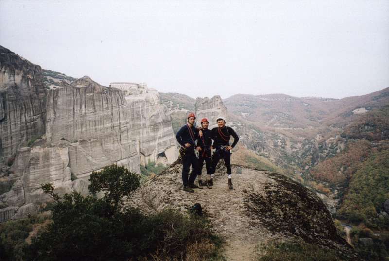 31. Οι τρεις μαθητές της ΟΑΛΘ, στην πρώτη τους ανάβαση στα Μετέωρα.
